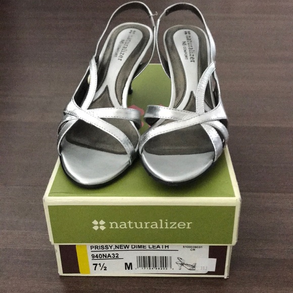 naturalizer heels silver